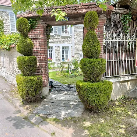Avenue Du Chateau Saint-Just (Eure)