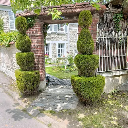 Avenue Du Château Saint-Just (Eure)