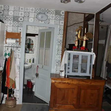 Avenue Du Chateau Guest house