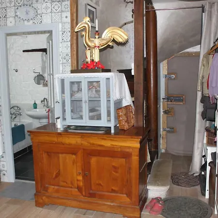 Avenue Du Chateau Guest house 3*